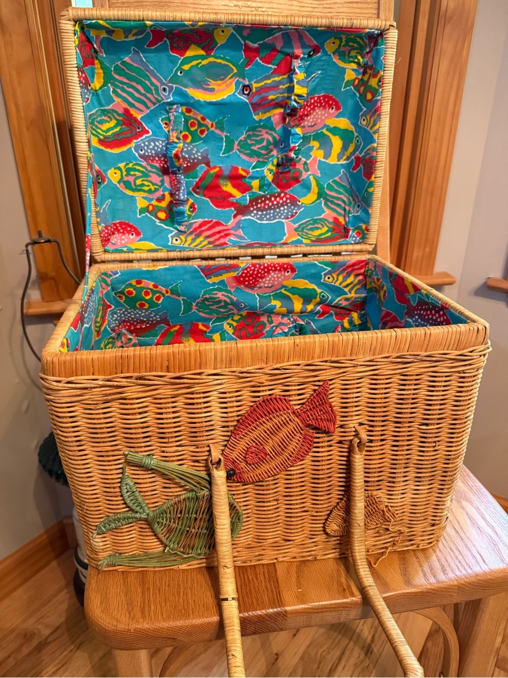Vintage Wicker Fish-Themed Pet Storage Basket with Bright Teal Fish Lining
